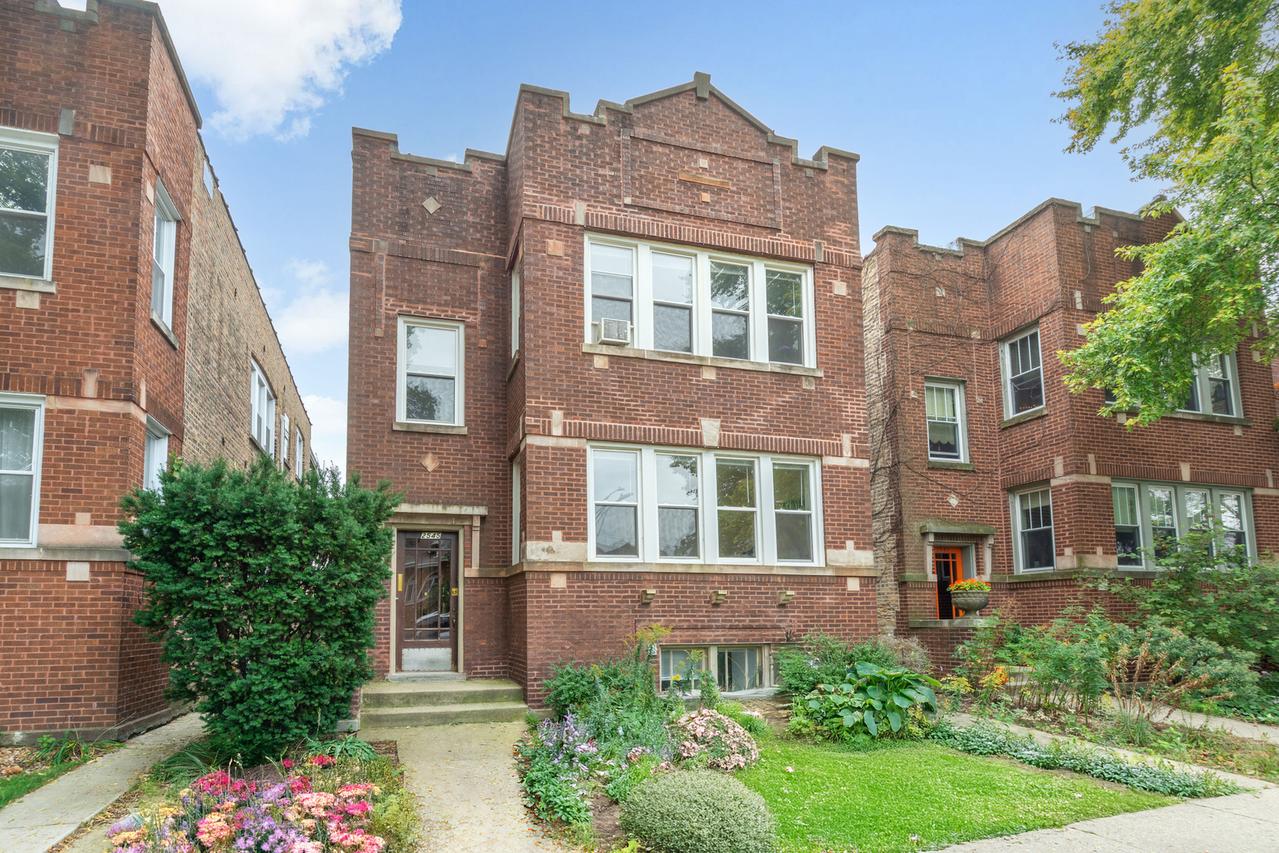 2545 W Coyle Ave., Chicago, IL 60645
