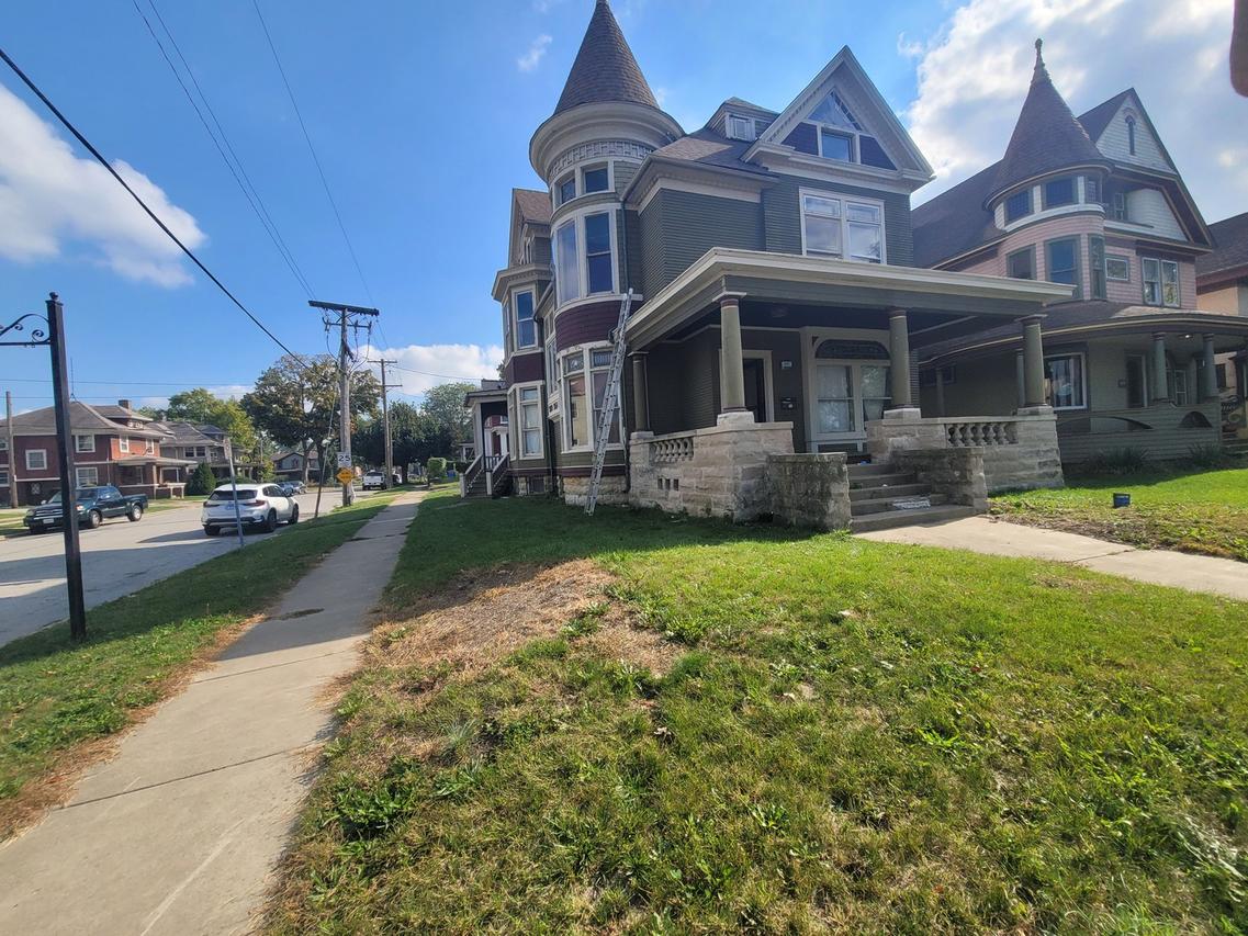 142 S Lincoln Ave., Aurora, IL 60505