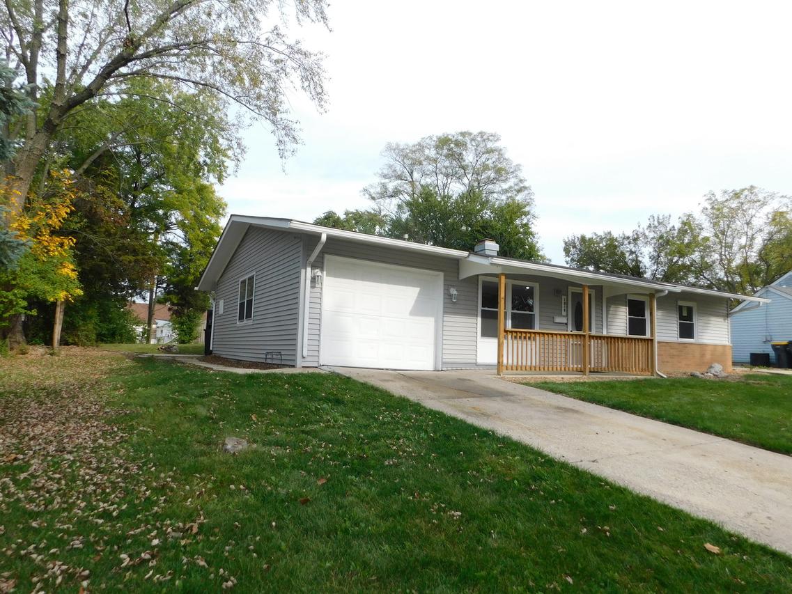 1019 Stratford Cir., Streamwood, IL 60107