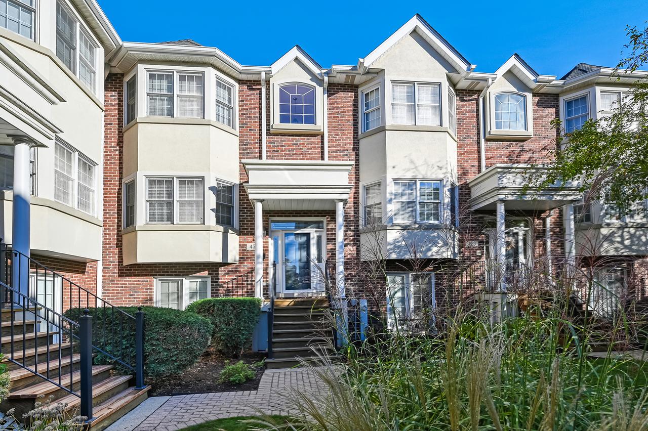 [Address Hidden by Seller], La Grange, IL 60525