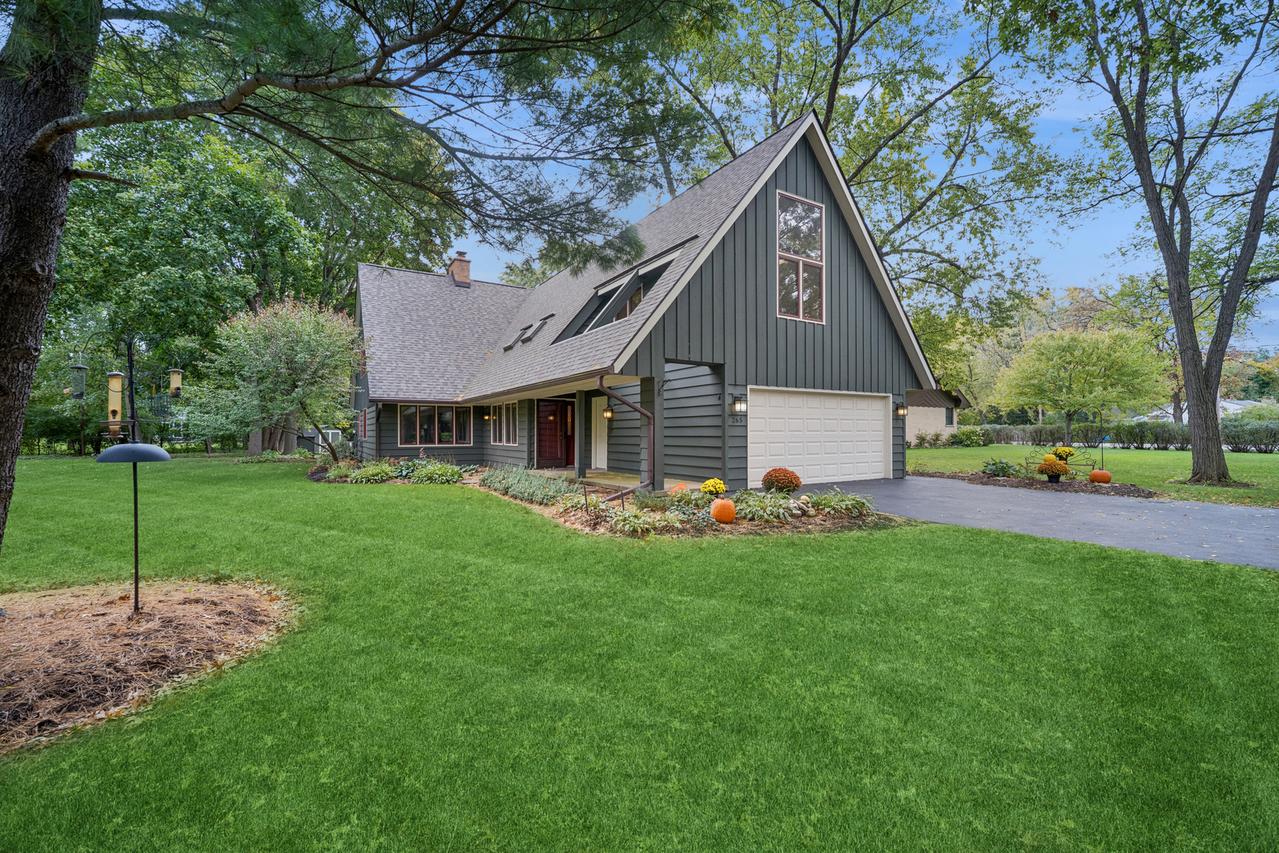 265 Sunset Dr., Lakewood, IL 60014