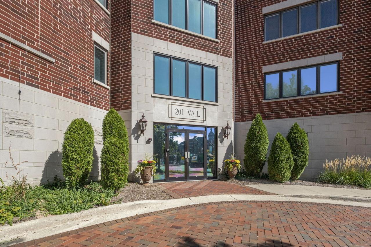 201 N Vail Ave. #305, Arlington Heights, IL 60004