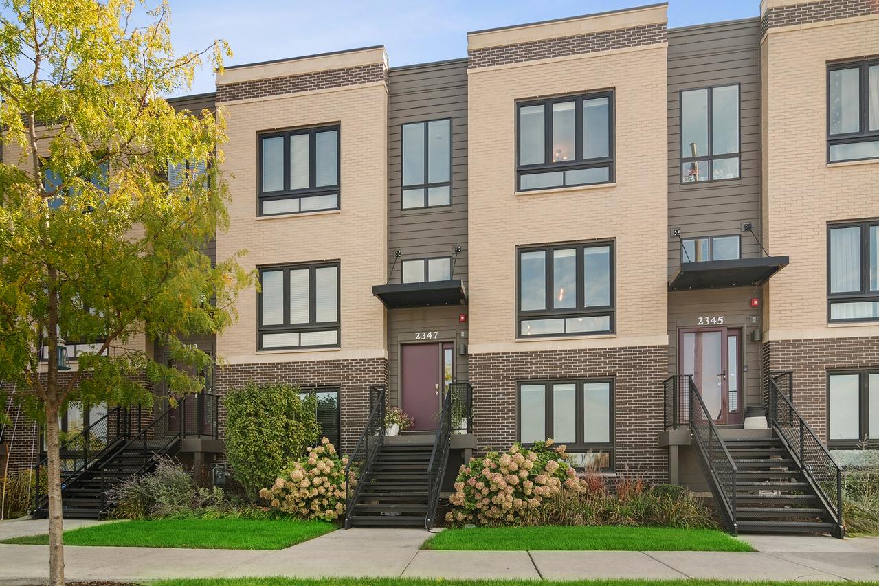 2347 Parkside Dr., Schaumburg, IL 60173