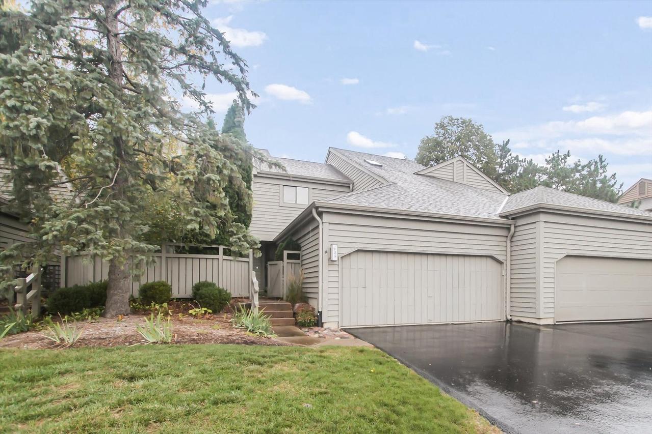 928 Longmeadow Ct. #1016, Barrington, IL 60010