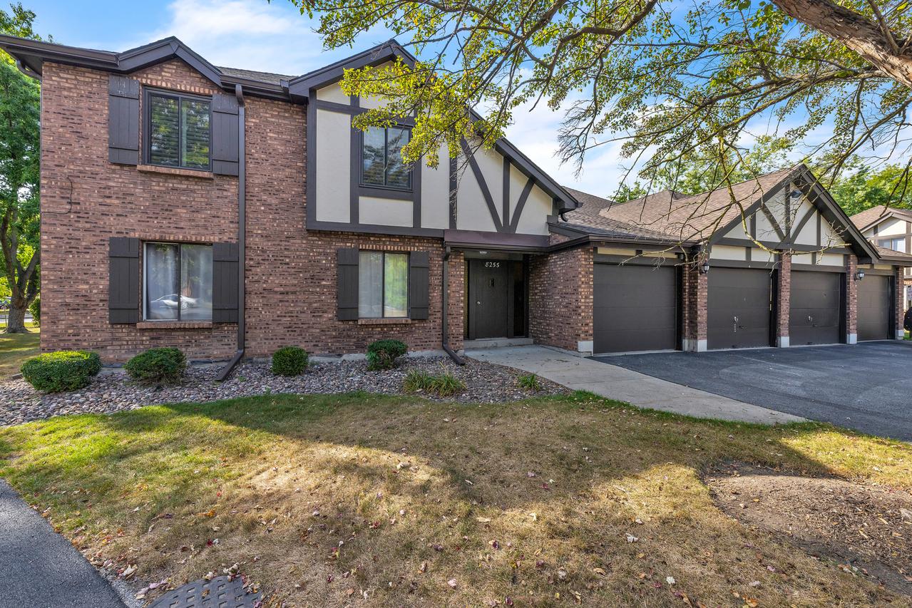 8255 Holly Ct. #25B, Palos Hills, IL 60465