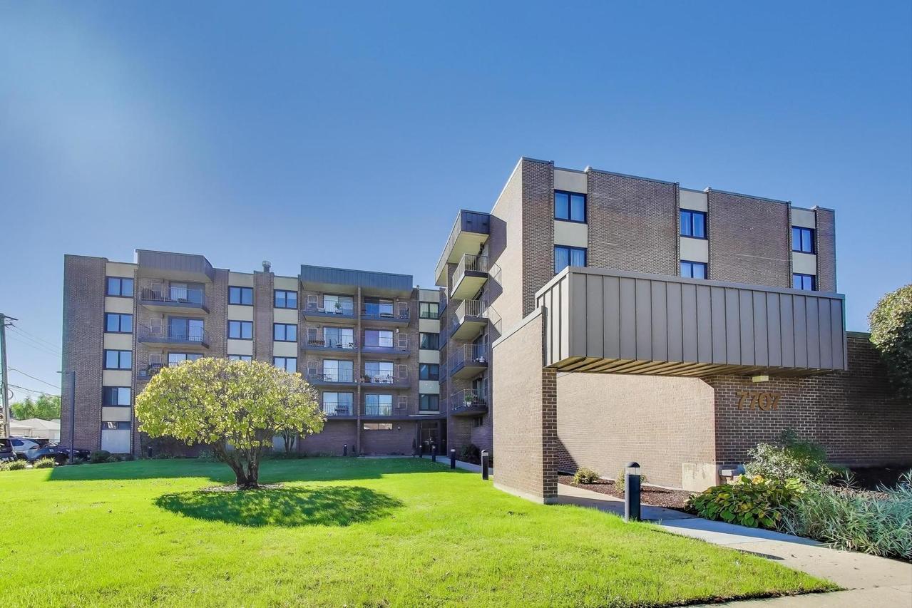 7707 W Irving Park Rd. #303, Chicago, IL 60634