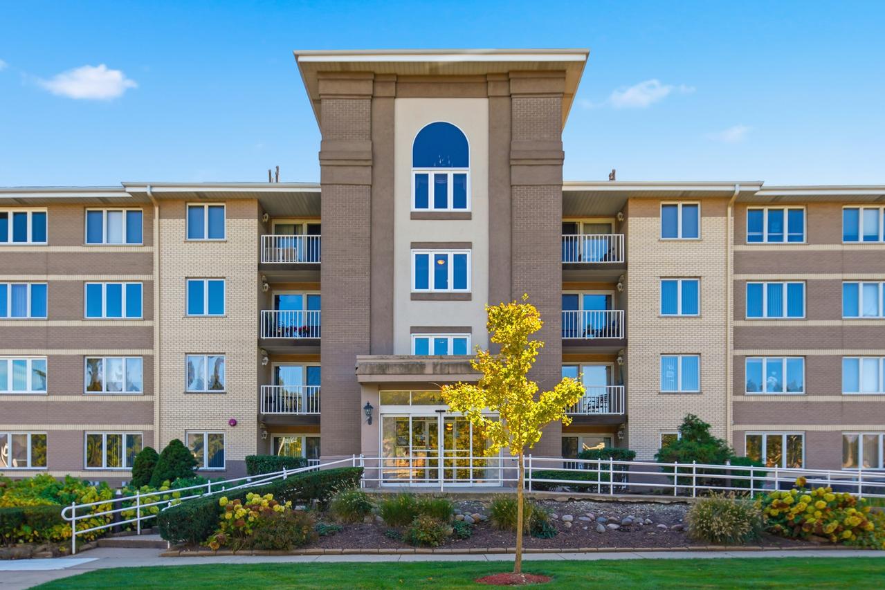 440 E Montrose Ave. #107, Wood Dale, IL 60191
