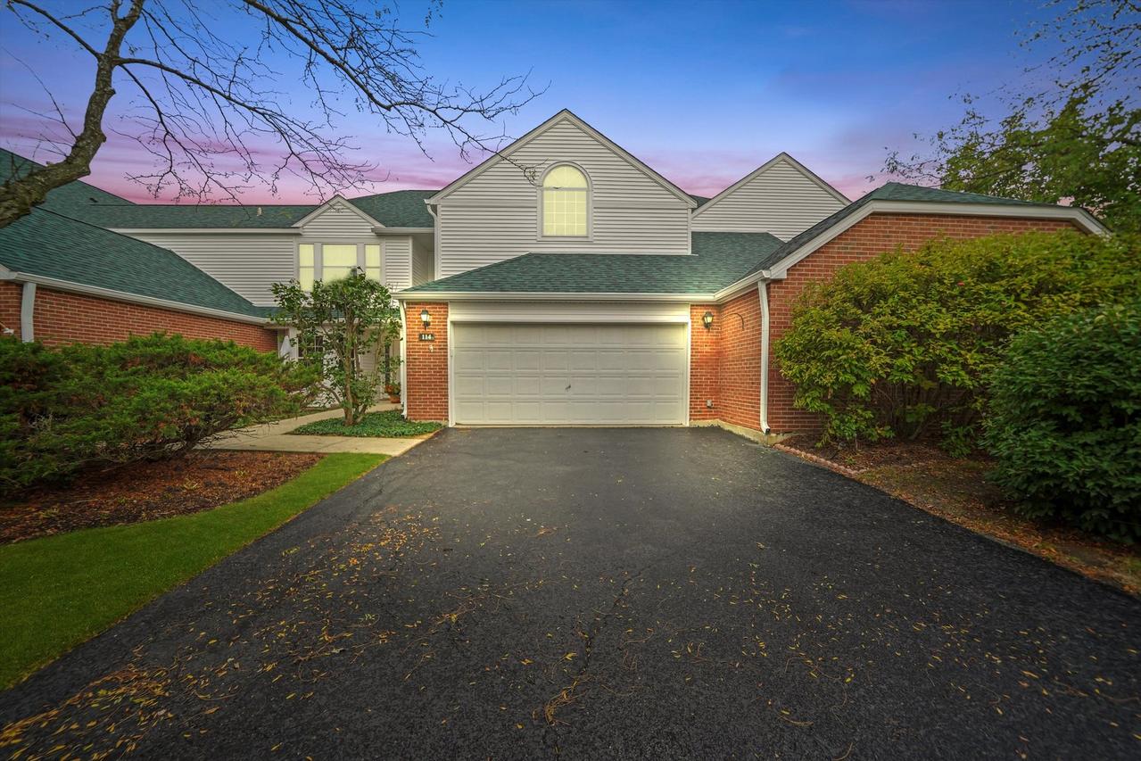 114 Woodbury Ln., Lake Bluff, IL 60044