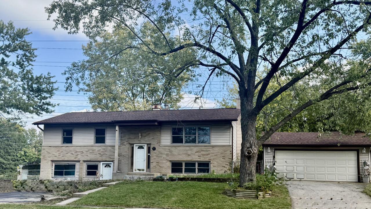 6623 Patton Dr., Woodridge, IL 60517