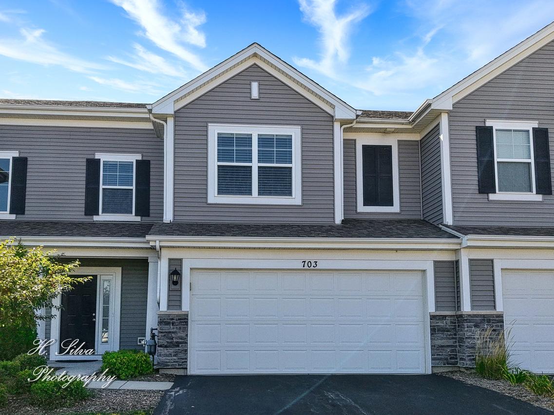 703 Anchorage Ct., Pingree Grove, IL 60140