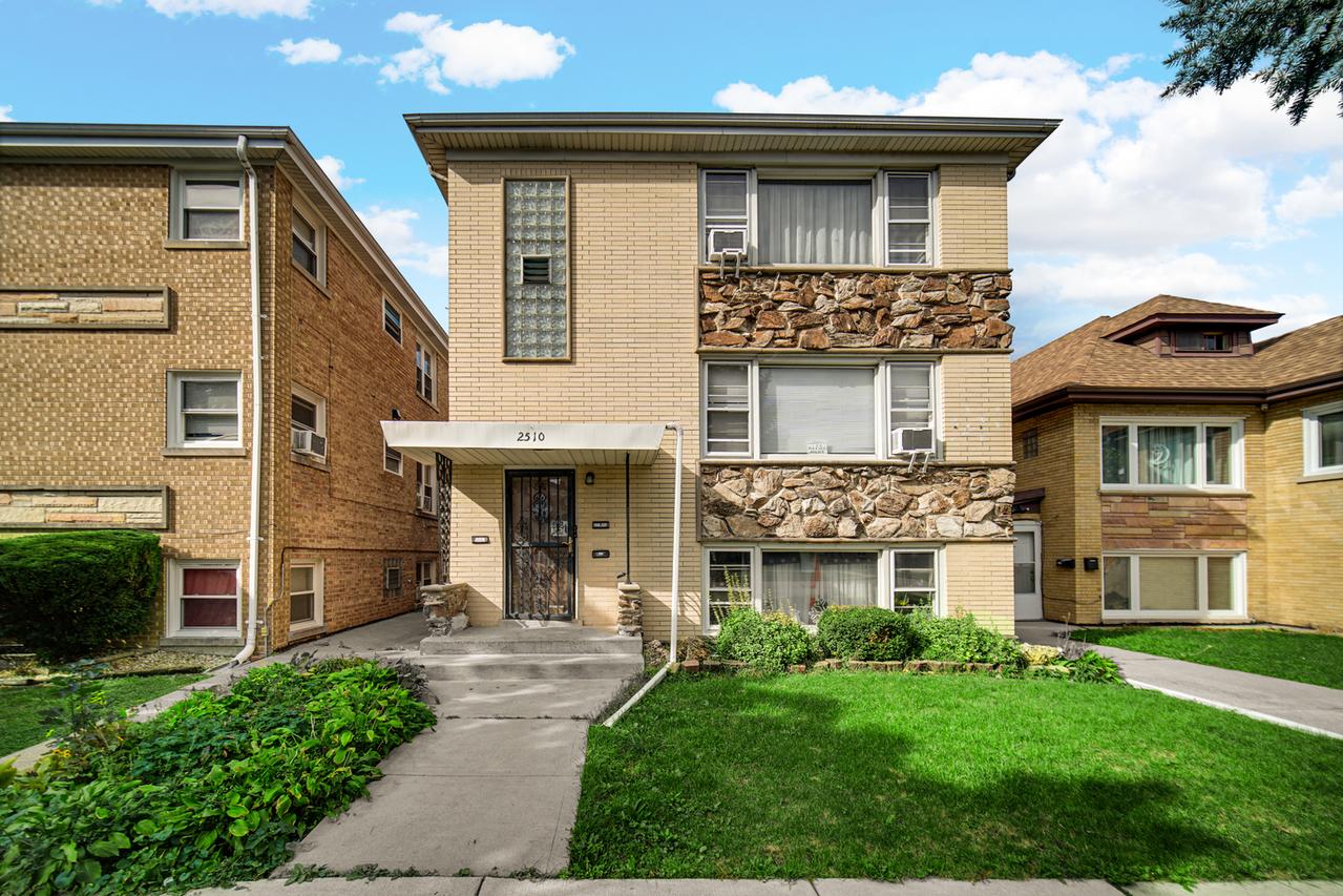 2510 N 72nd Ct., Elmwood Park, IL 60707