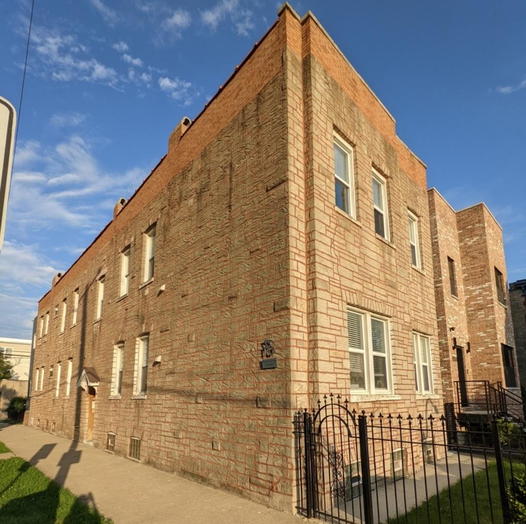 2257 W Hirsch St., Chicago, IL 60622