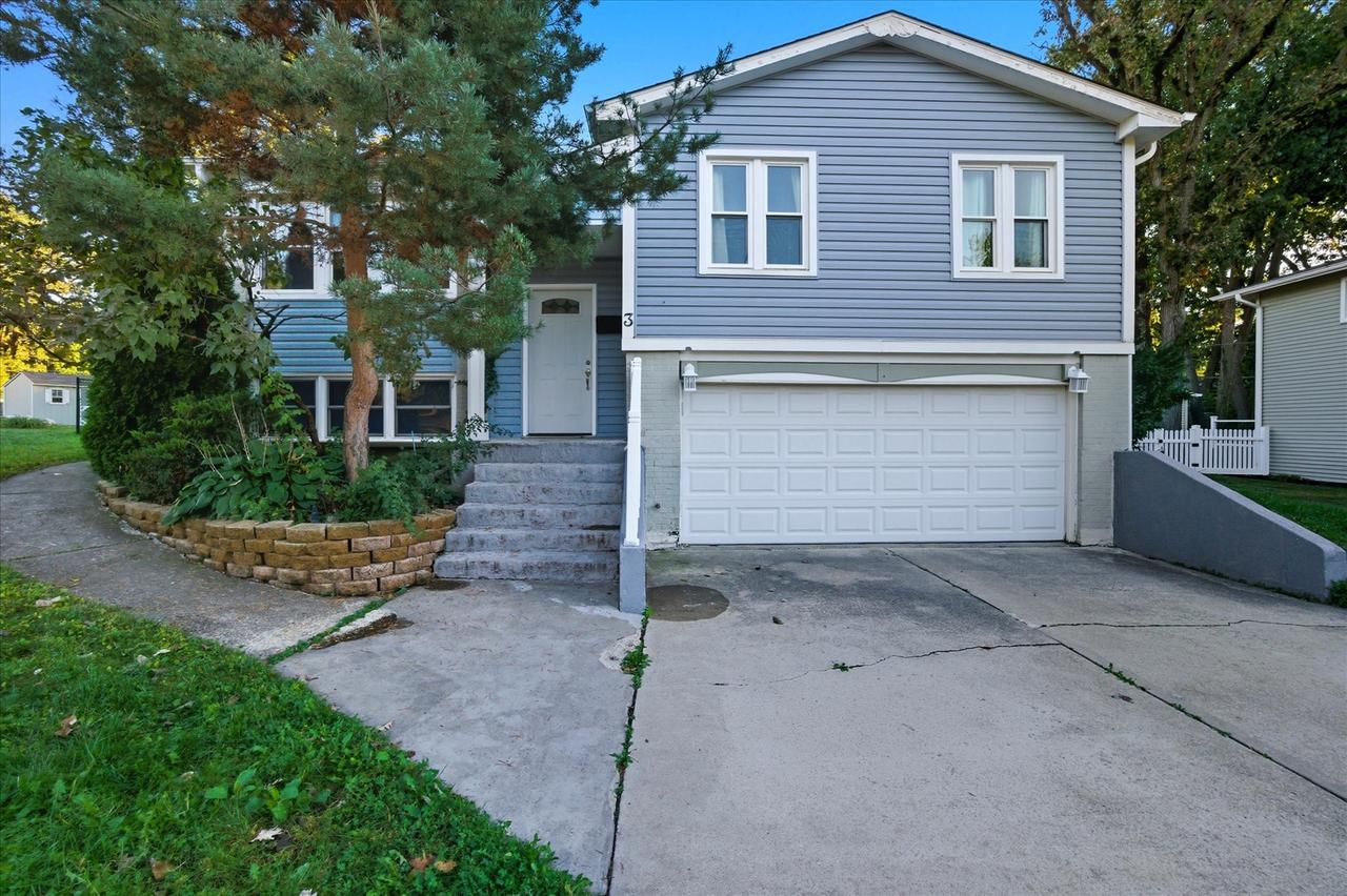 3 Oakview Ct., Woodridge, IL 60517