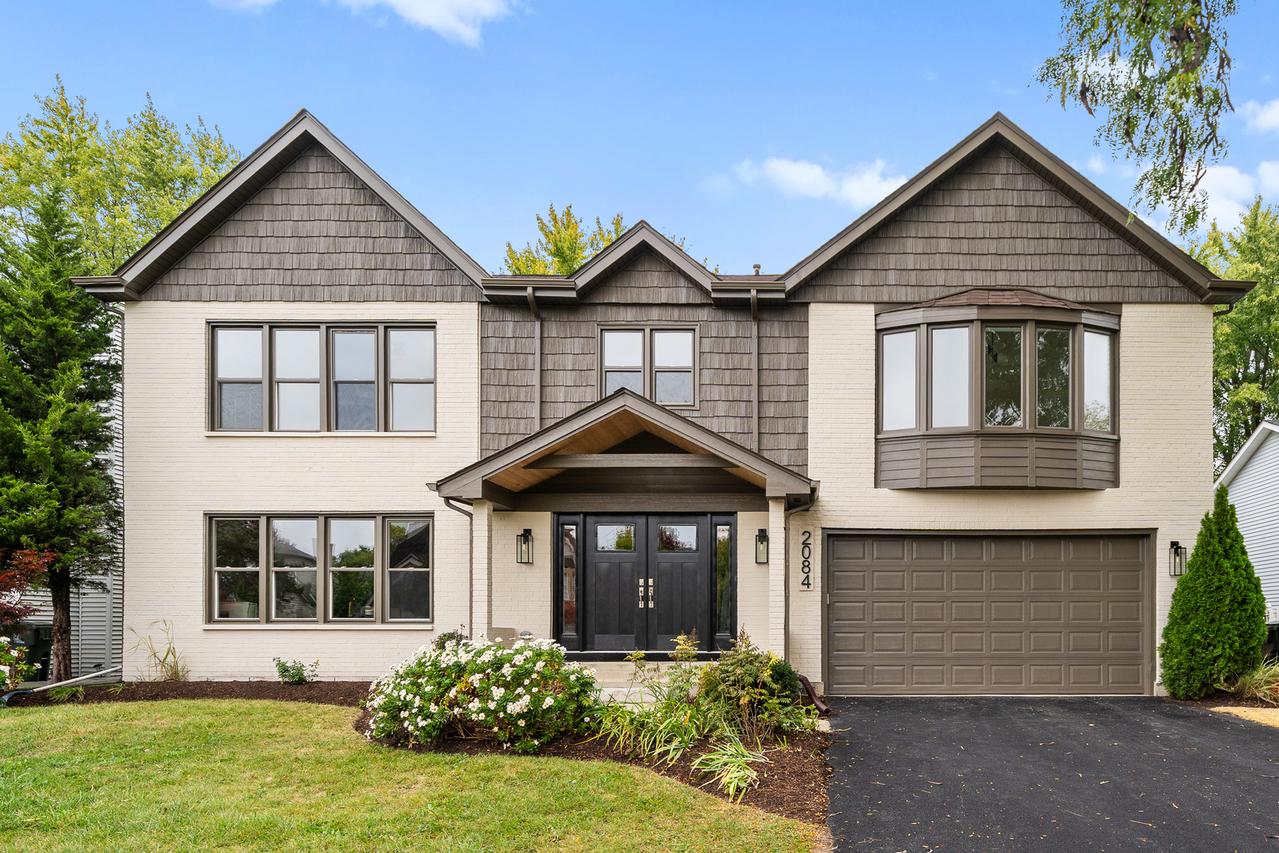 2084 Maplewood Cir., Naperville, IL 60563
