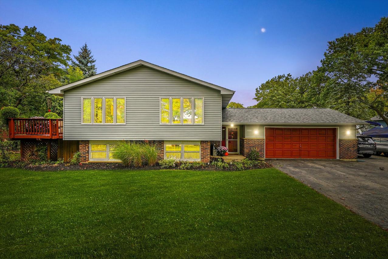 4124 Russell Ave., Gurnee, IL 60031