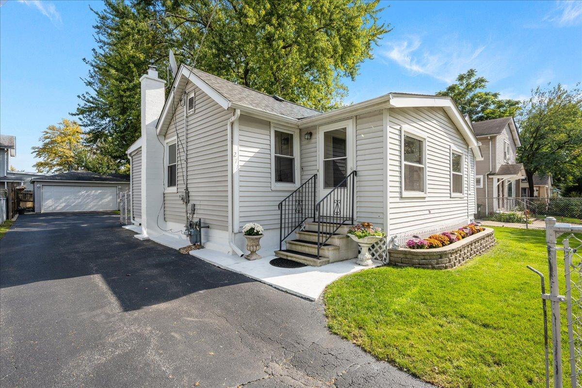 271 N Smith St., Aurora, IL 60505