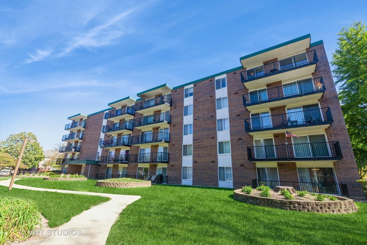 5S040 Pebblewood Ln. #406E, Naperville, IL 60563