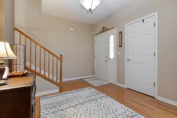 3891 Willow View Dr., Lake in the Hills, IL 60156