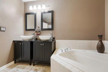 3891 Willow View Dr., Lake in the Hills, IL 60156