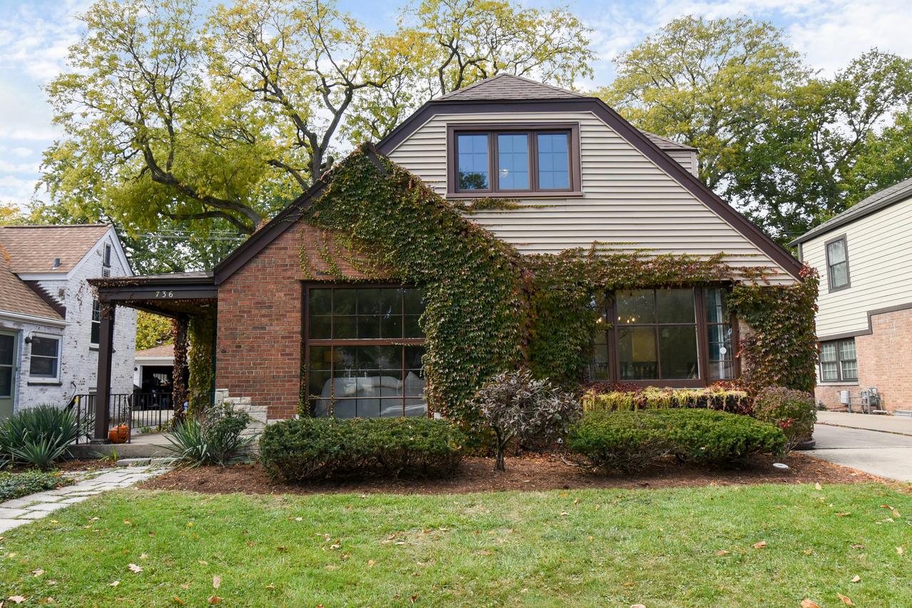 736 S Ashland Ave., La Grange, IL 60525