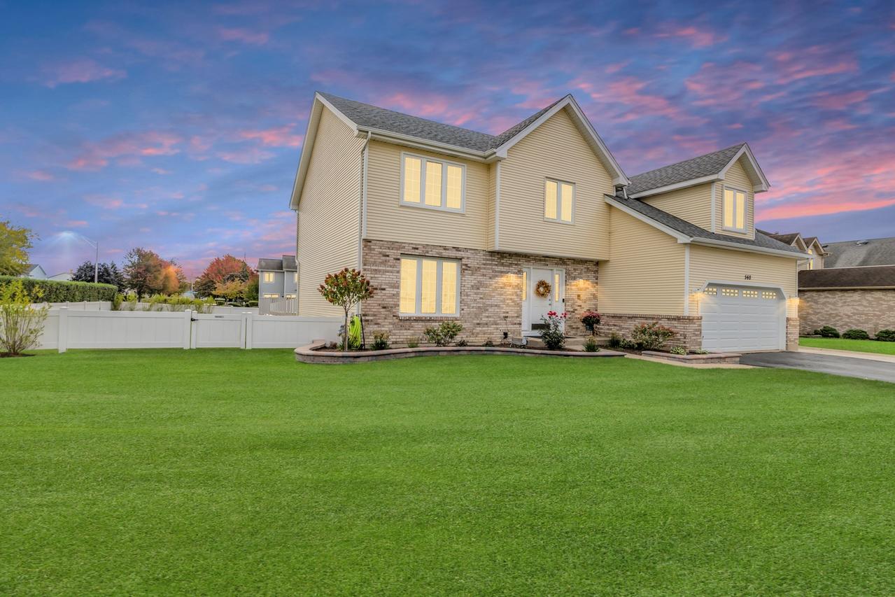 560 Valleyview Dr., Bartlett, IL 60103