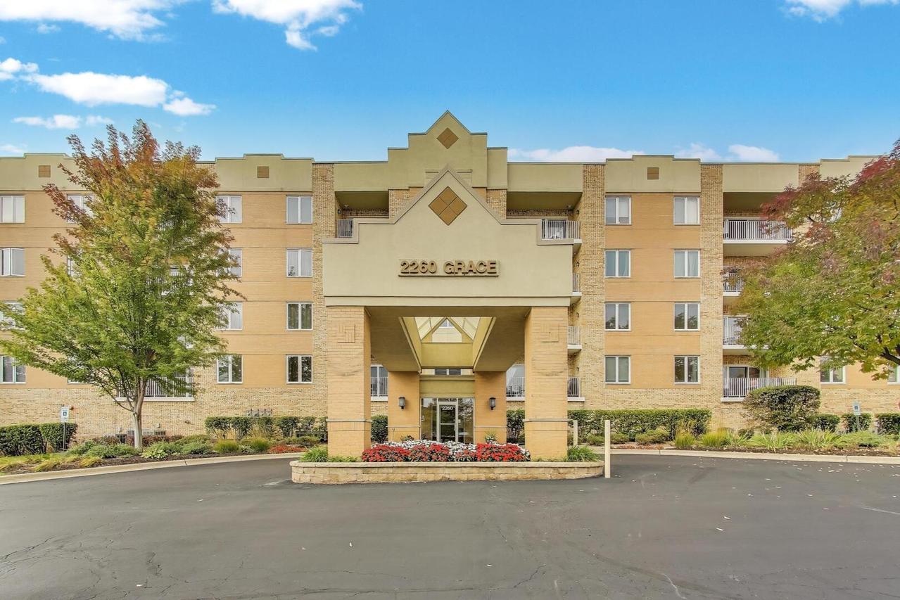 2260 S Grace St. #402, Lombard, IL 60148