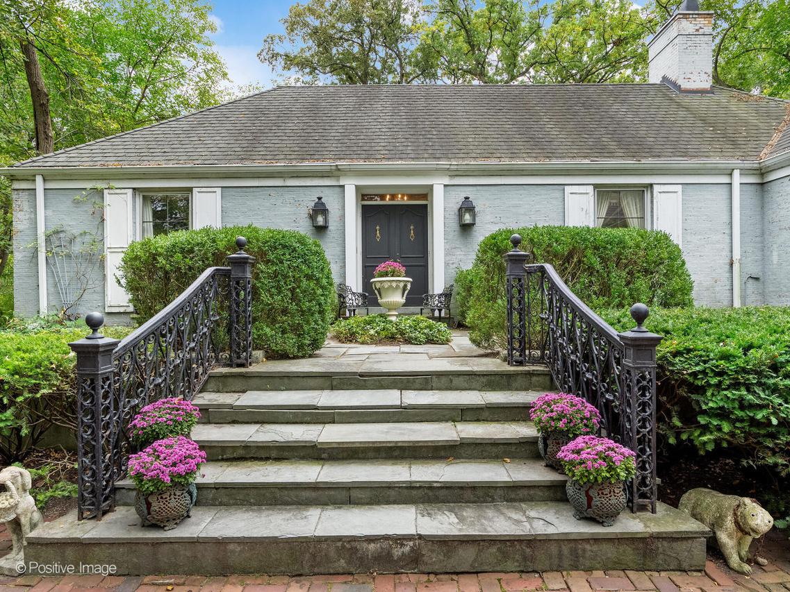 704 Bittersweet Ln., Hinsdale, IL 60521