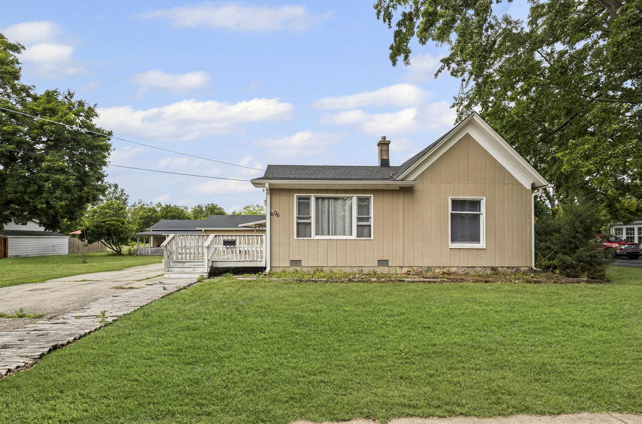 906 N State St., Marengo, IL 60152