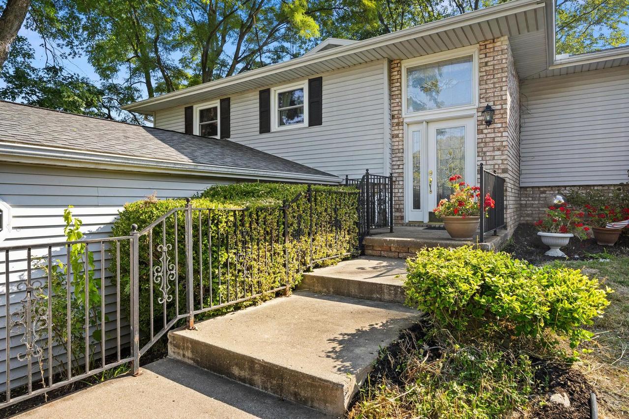 13694 Egg Ranch Rd., Pekin, IL 61554