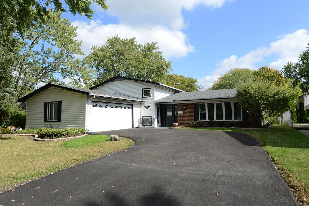 7837 Huntington Cir., Hanover Park, IL 60133