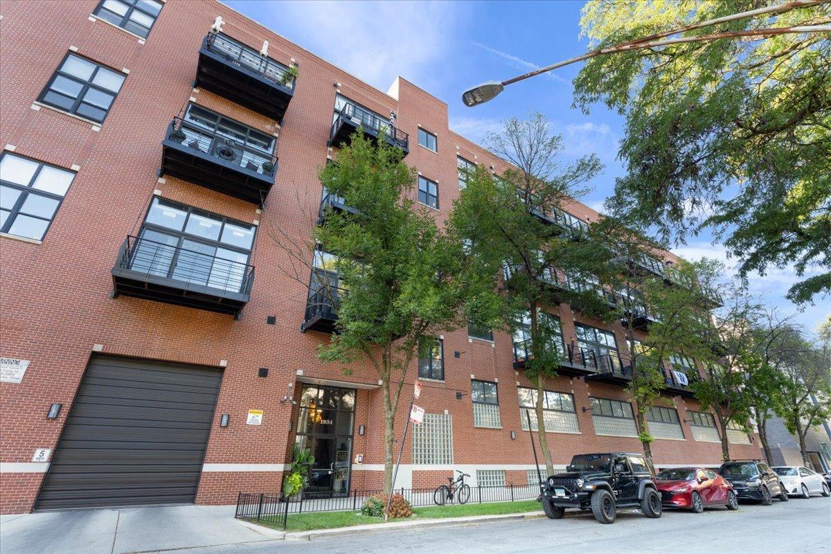 1934 N Washtenaw Ave. #103, Chicago, IL 60647