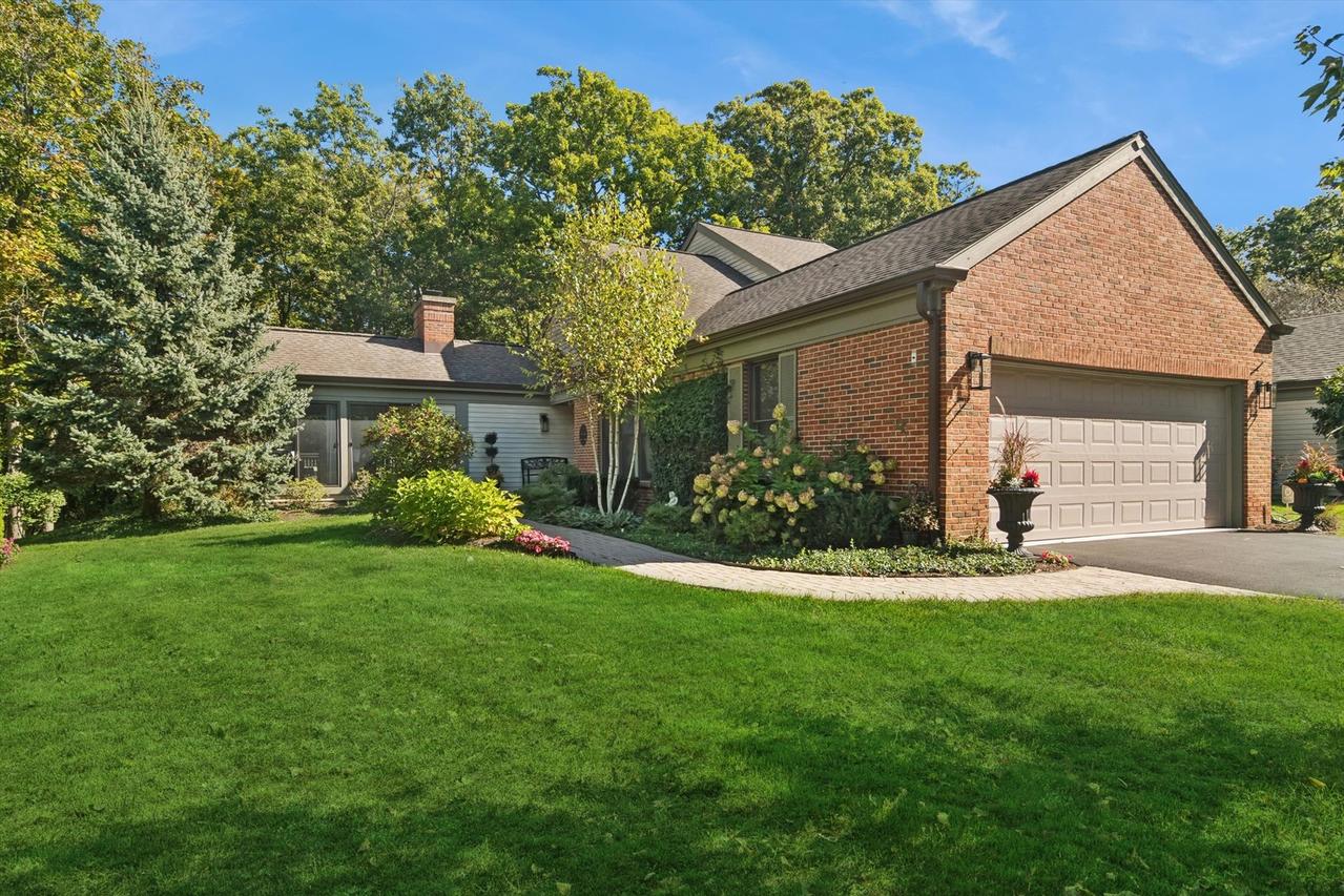 39 Warrington Dr., Lake Bluff, IL 60044