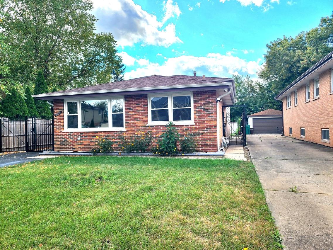 6437 W 82nd St., Burbank, IL 60459