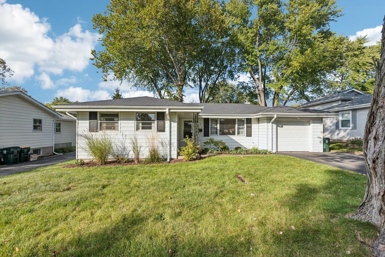 418 Flanders Ln., Grayslake, IL 60030