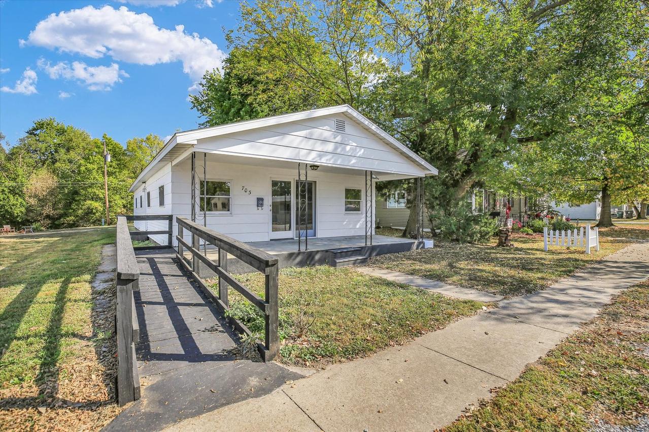 703 S Spruce St., Villa Grove, IL 61956