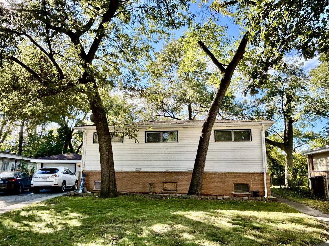 17308 Forestway Dr., East Hazel Crest, IL 60429