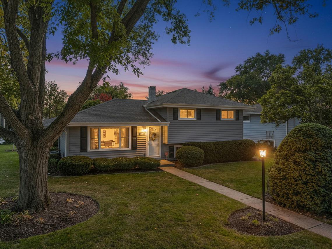 723 Inverness Rd., Lisle, IL 60532