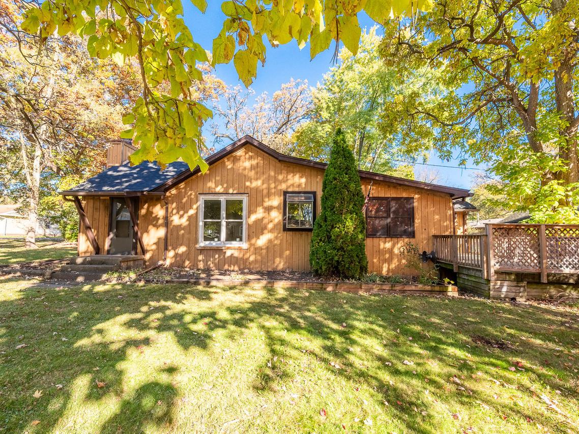27693 N Hickory St., Island Lake, IL 60042