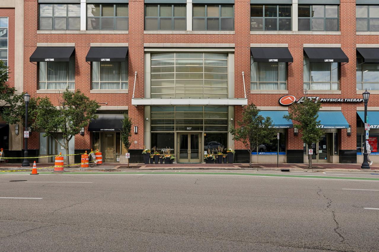 807 Davis St. #403, Evanston, IL 60201