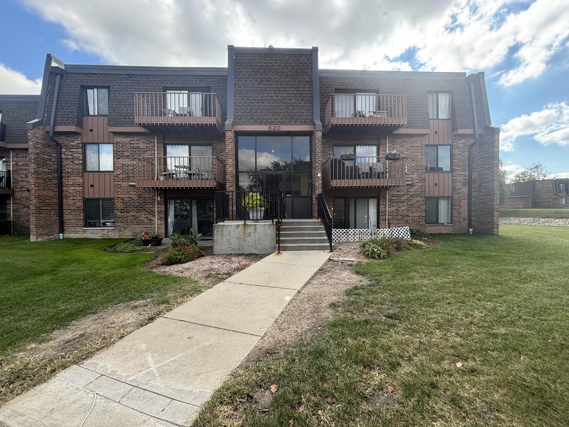 620 Tralee Ct. #3B, Schaumburg, IL 60193