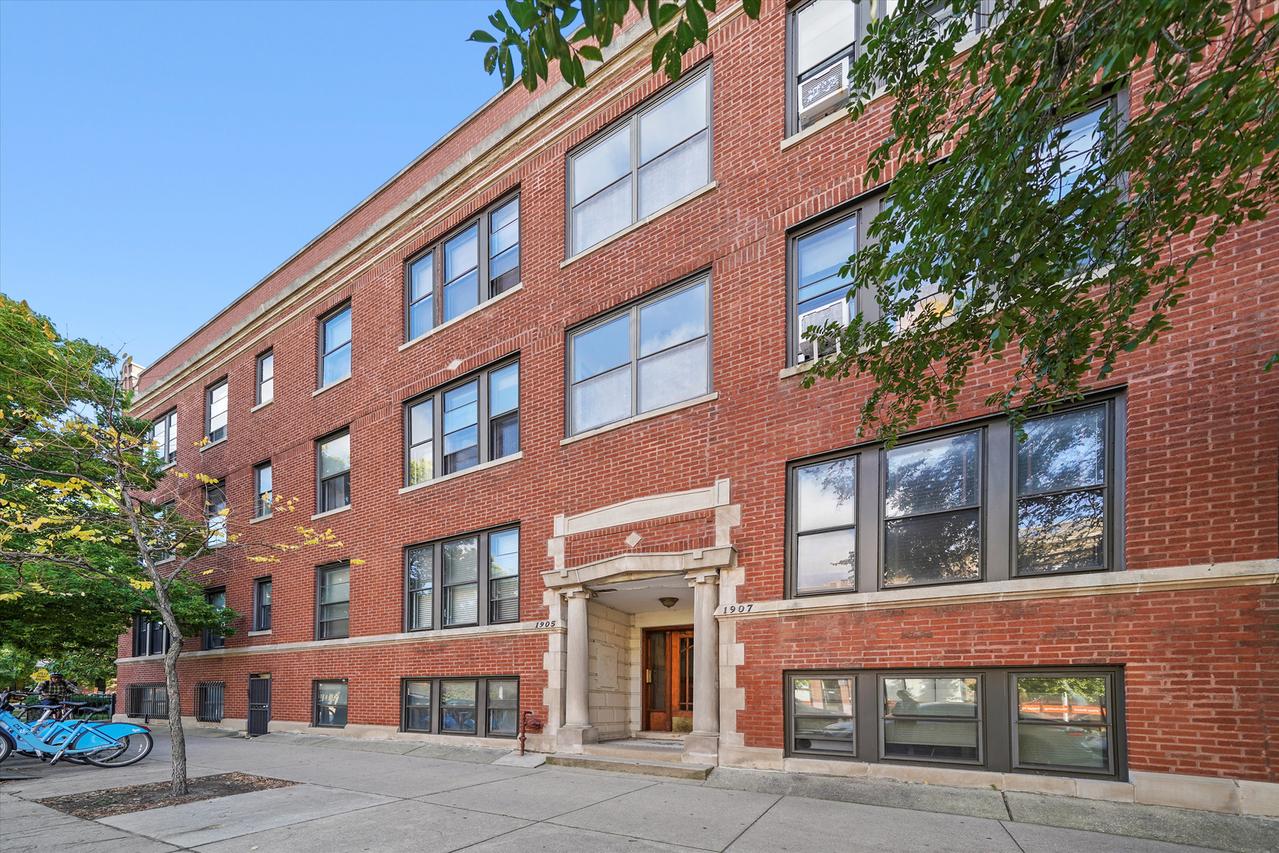 1907 W Montrose Ave. #2, Chicago, IL 60613