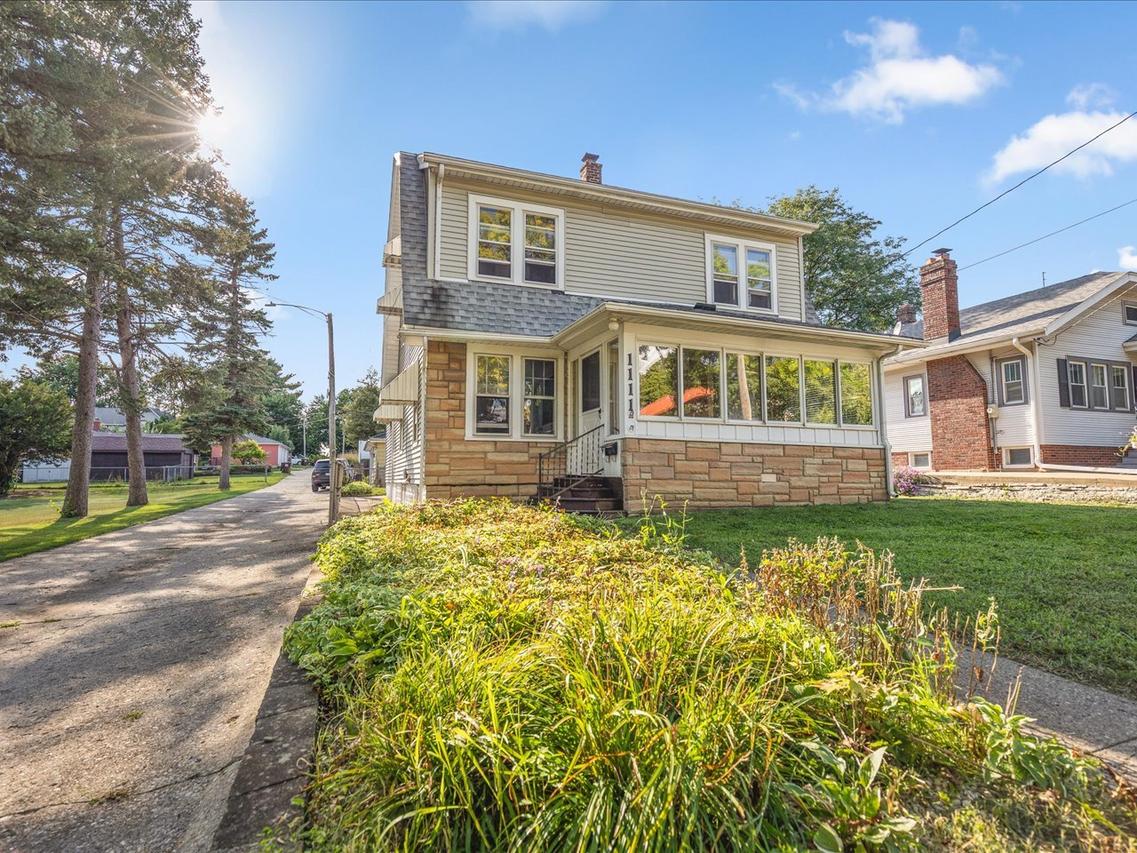 1111 20th St., Rockford, IL 61104