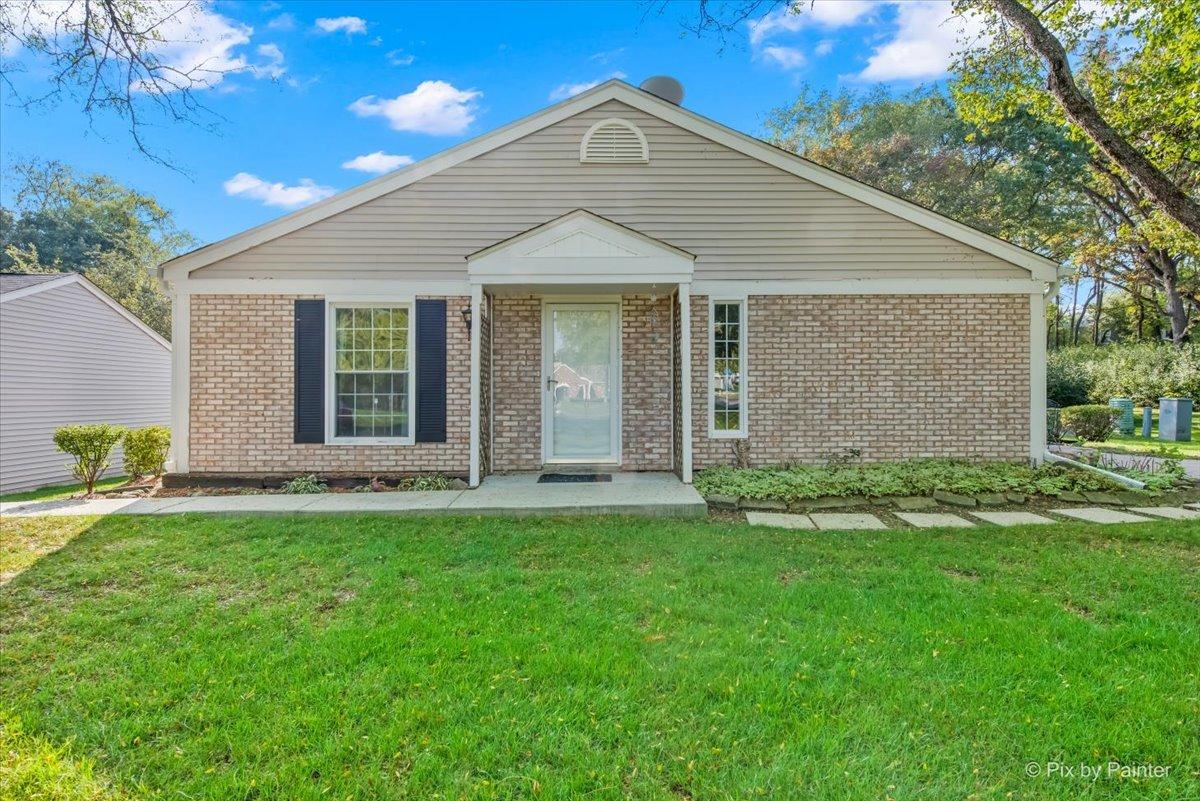 20 Red Oak Tr., Cary, IL 60013