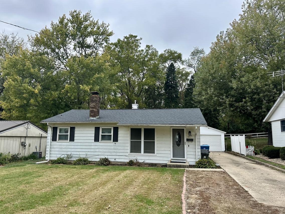 925 Assembly Pl., Dixon, IL 61021