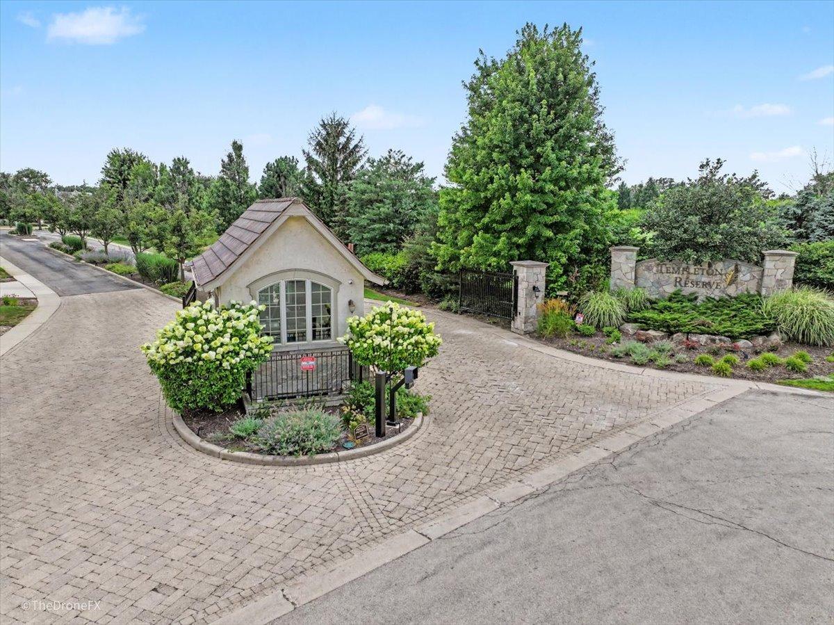 15 Templeton Dr., Oak Brook, IL 60523