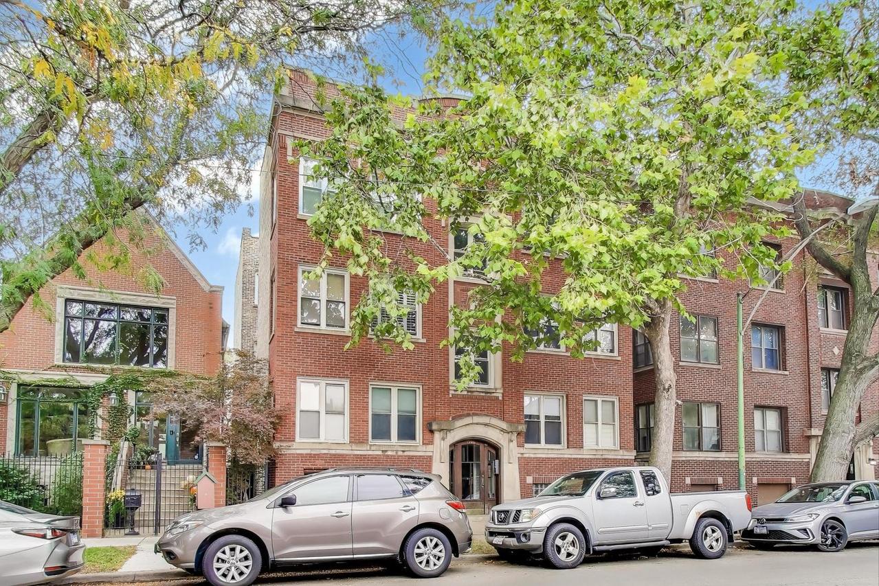 1906 W Byron St. #2W, Chicago, IL 60613