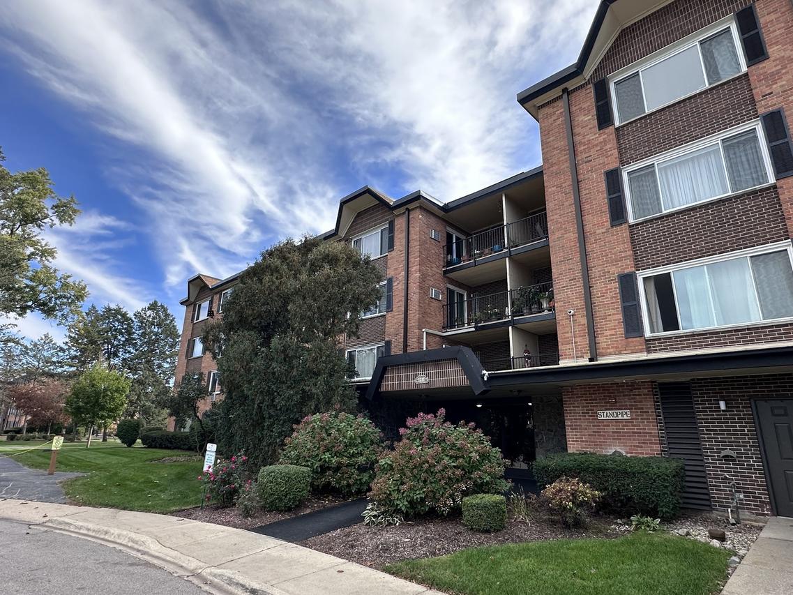1217 S Old Wilke Rd. #110, Arlington Heights, IL 60005