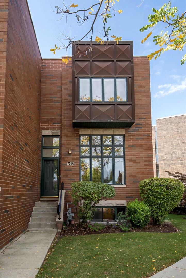 7748 Lincoln Ave., Skokie, IL 60077