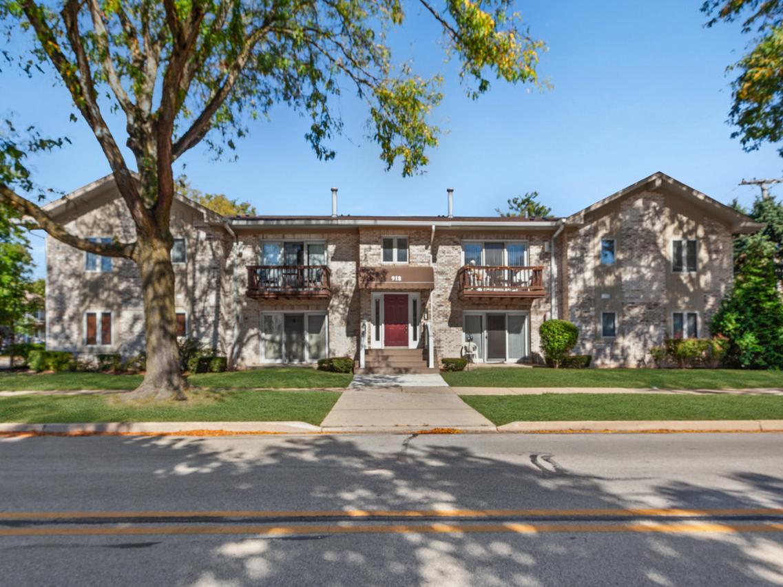 918 Rogers St. #103, Downers Grove, IL 60515
