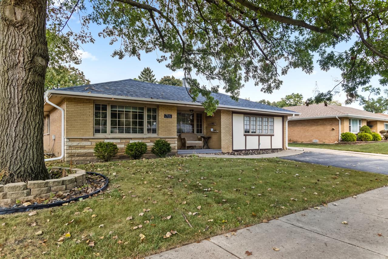 7916 W 113th Pl., Palos Hills, IL 60465